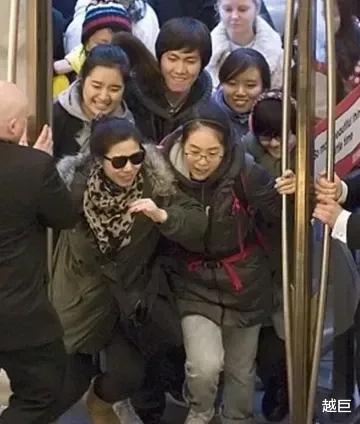 |美媒机构称：西方要想使屈服，可以尝试限制向我们出售奢侈品！