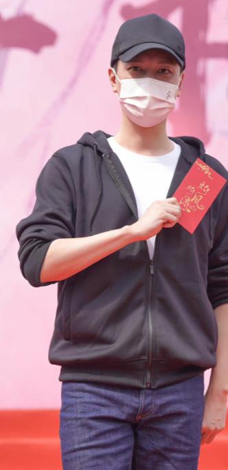 景甜|冯绍峰景甜新戏开机,男方陷中年发福风波,景甜生图又白又美