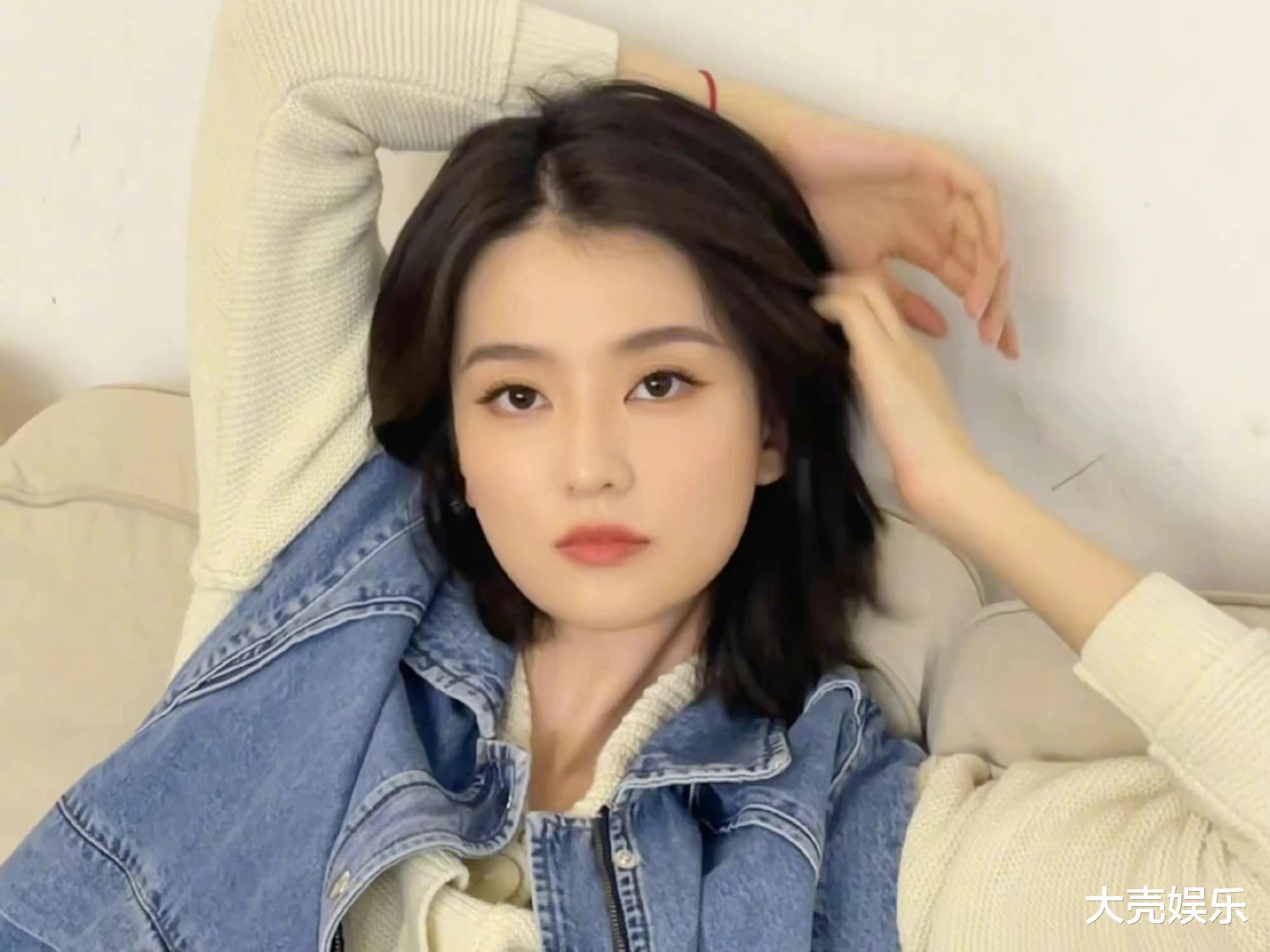 乔欣|29岁的乔欣直播庆生，同事亲自下厨做饭，有鱼有肉满满一大桌子菜