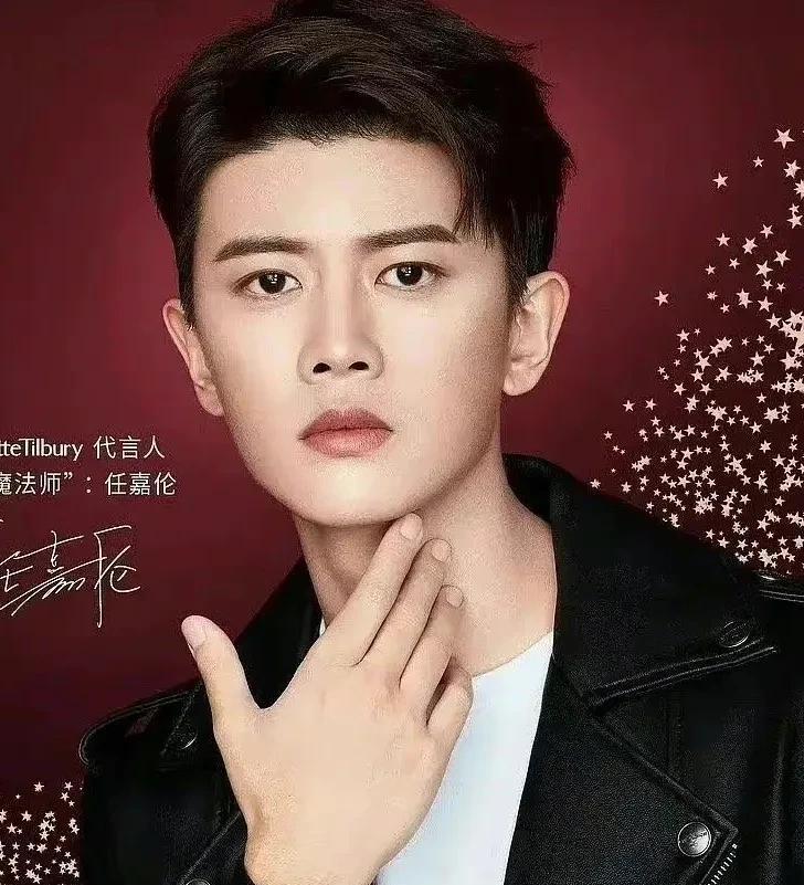 男明星彩妆代言图太精彩!王一博龚俊还好,黄轩华晨宇简直没眼看