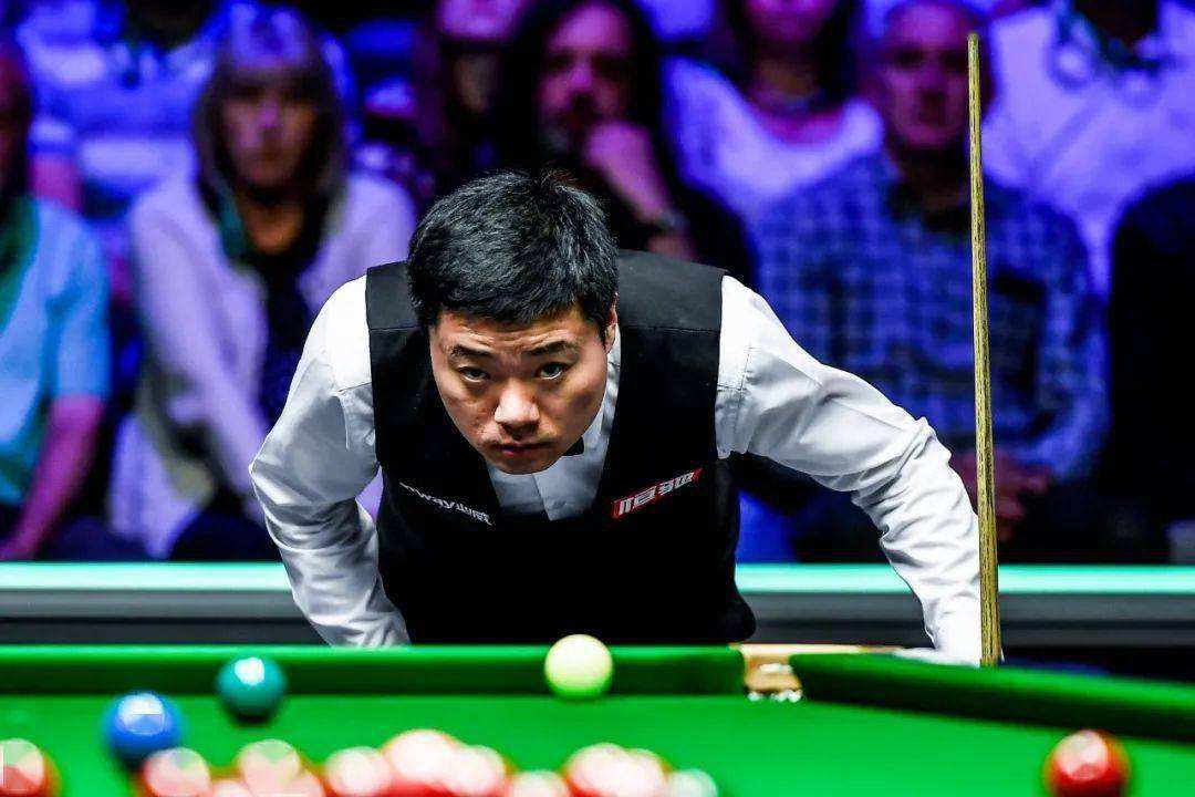 篮板球|丁俊晖火力全开！轰3杆破百4-1大胜霍尔特，晋级32强静候奥沙利文