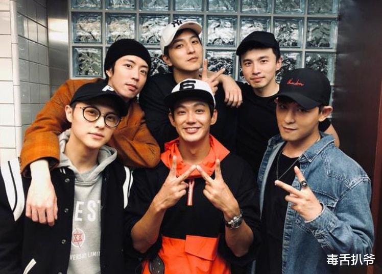 威廉|棒棒堂威廉宣布结婚！与老婆玫瑰墙前甜蜜合影，女方否认怀孕