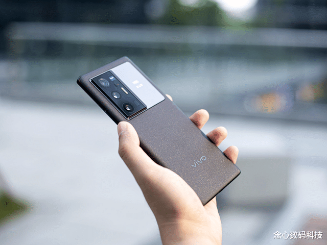 iPhone|2022年换手机首选这3款，系统速度快价格很良心，能再用三、四年