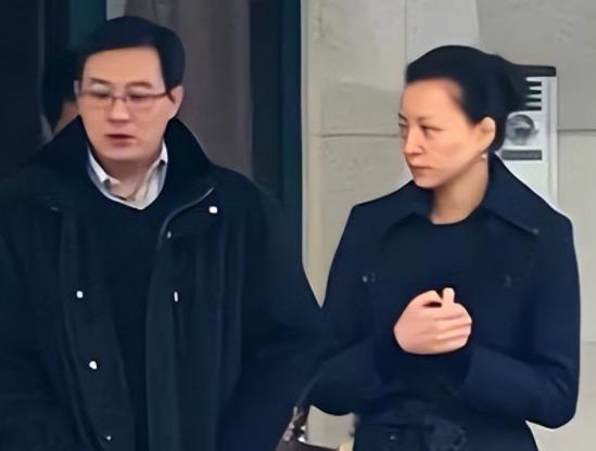 董卿|密春雷陷债务危机失联后，董卿以2.5亿抛售豪宅，网友说：杯水车薪