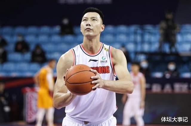 广东男篮|三连冠终止？杜锋笑了，2人回归＋易建联复苏，账面实力比上赛季强
