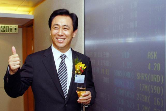 房产证|不听王石劝告，一家负债1.98万亿，另一家负债3317.78亿，怎么搞