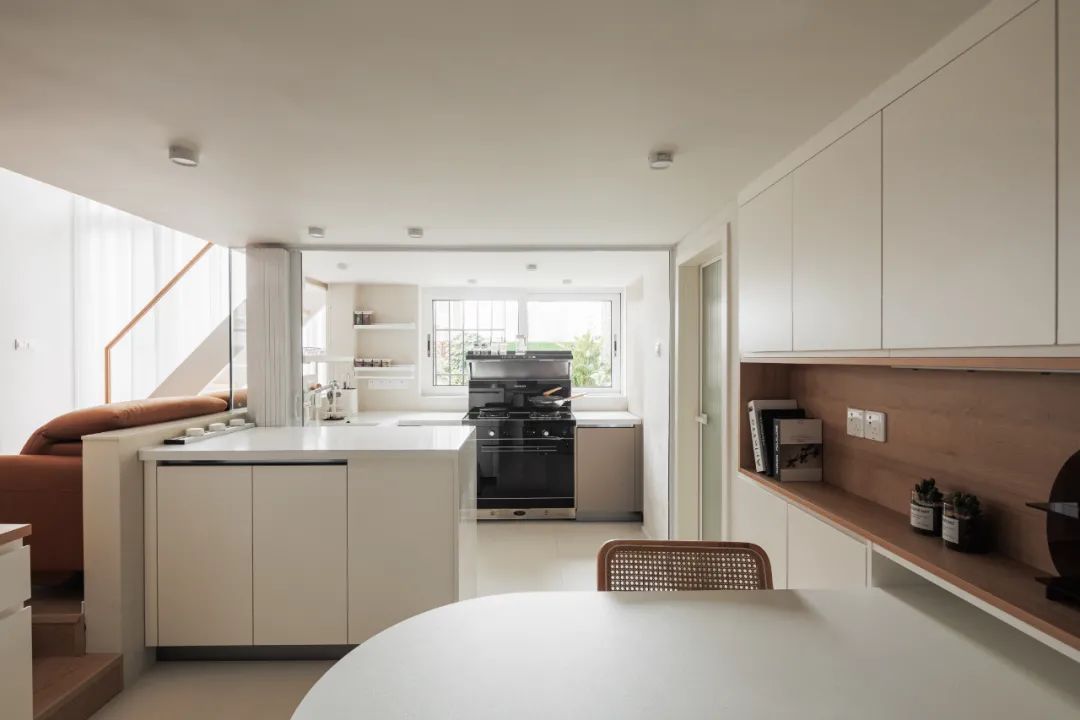 层高4米3,面积40㎡超旧学区房,改出两室一厅,带入户花园