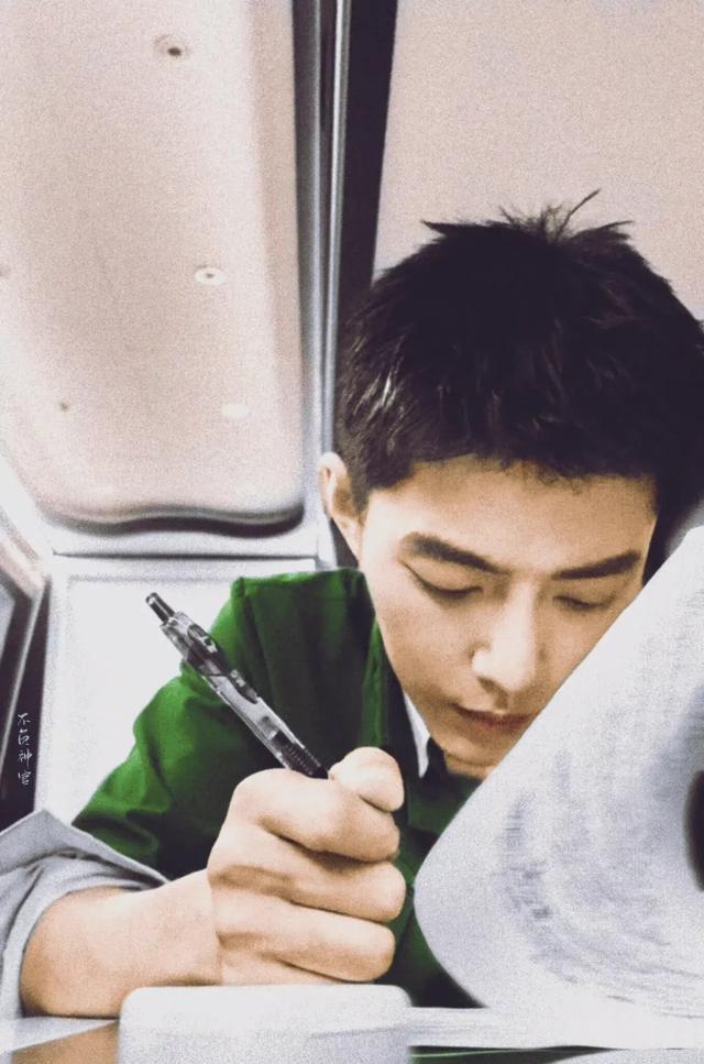 肖战|肖战获人气演员奖，有些人坐立不安，原来这个奖对演员加成很大！