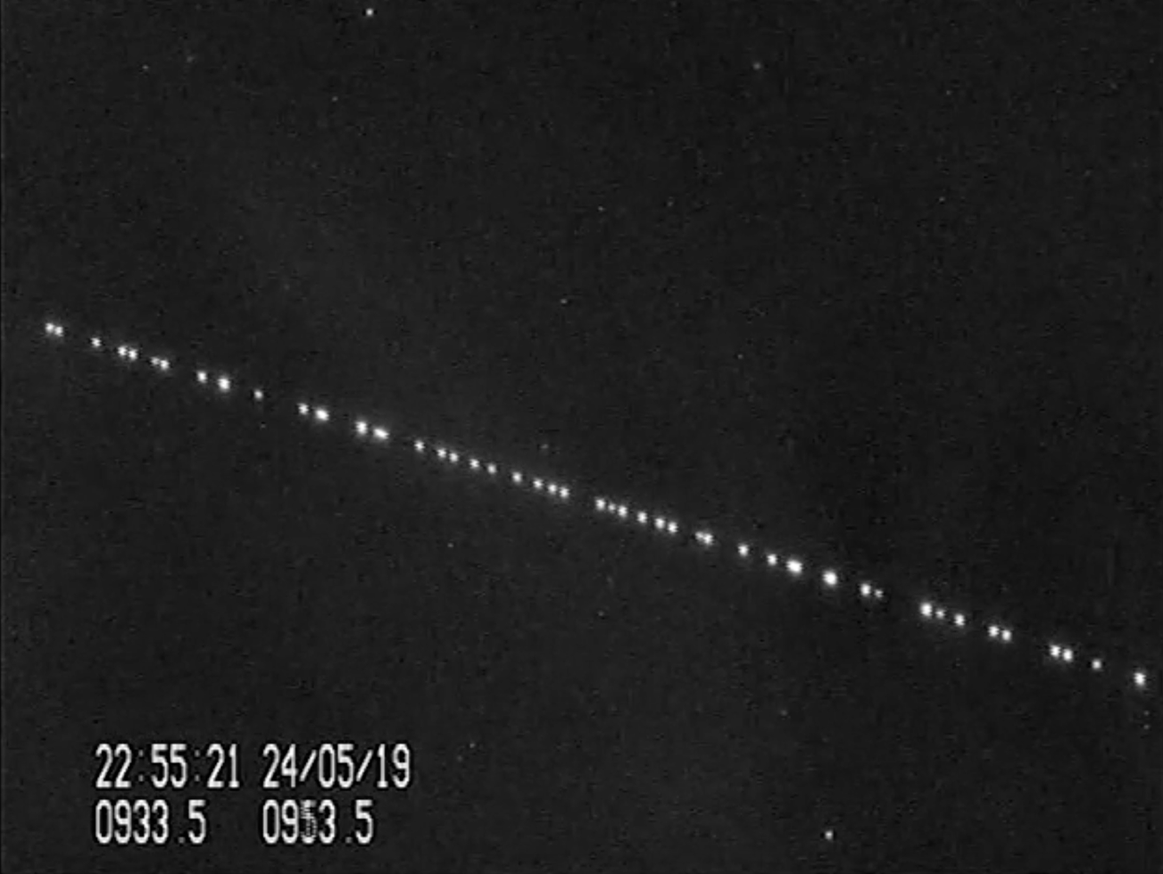 地球的外层到底有多少碎片?在未来,星链卫星会布满夜空吗?