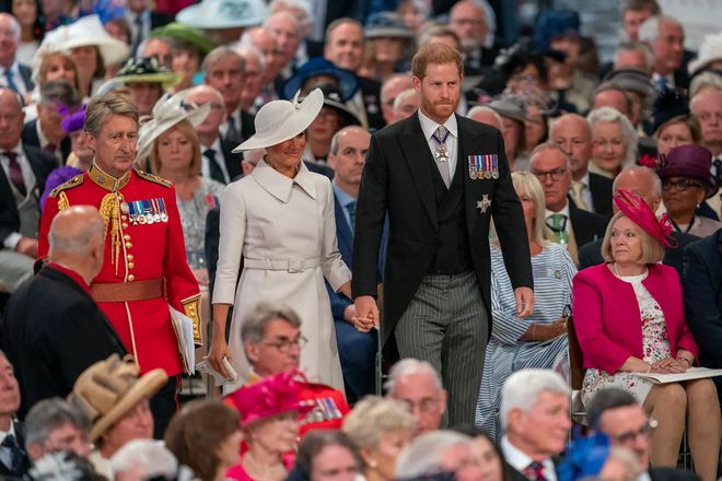 贝特|哈里梅根1岁女儿曝正面照！女王首见曾孙女，却拒绝合照：没门