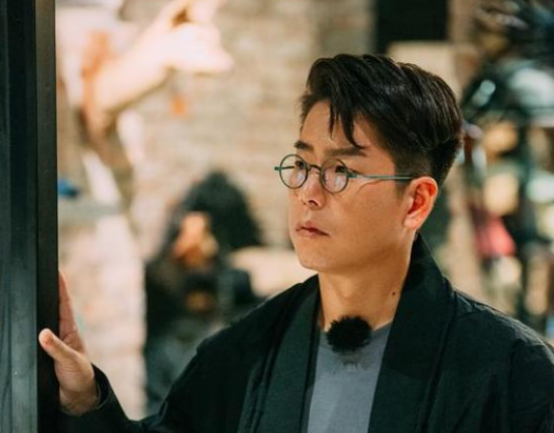 林晓峰|香港知名男星被曝事业翻红创巅峰!受邀做春晚主持,备受内地重用