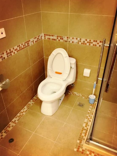 老公坚持把电视墙贴文化砖，我骂他脑子进水，完工后发现我错了！