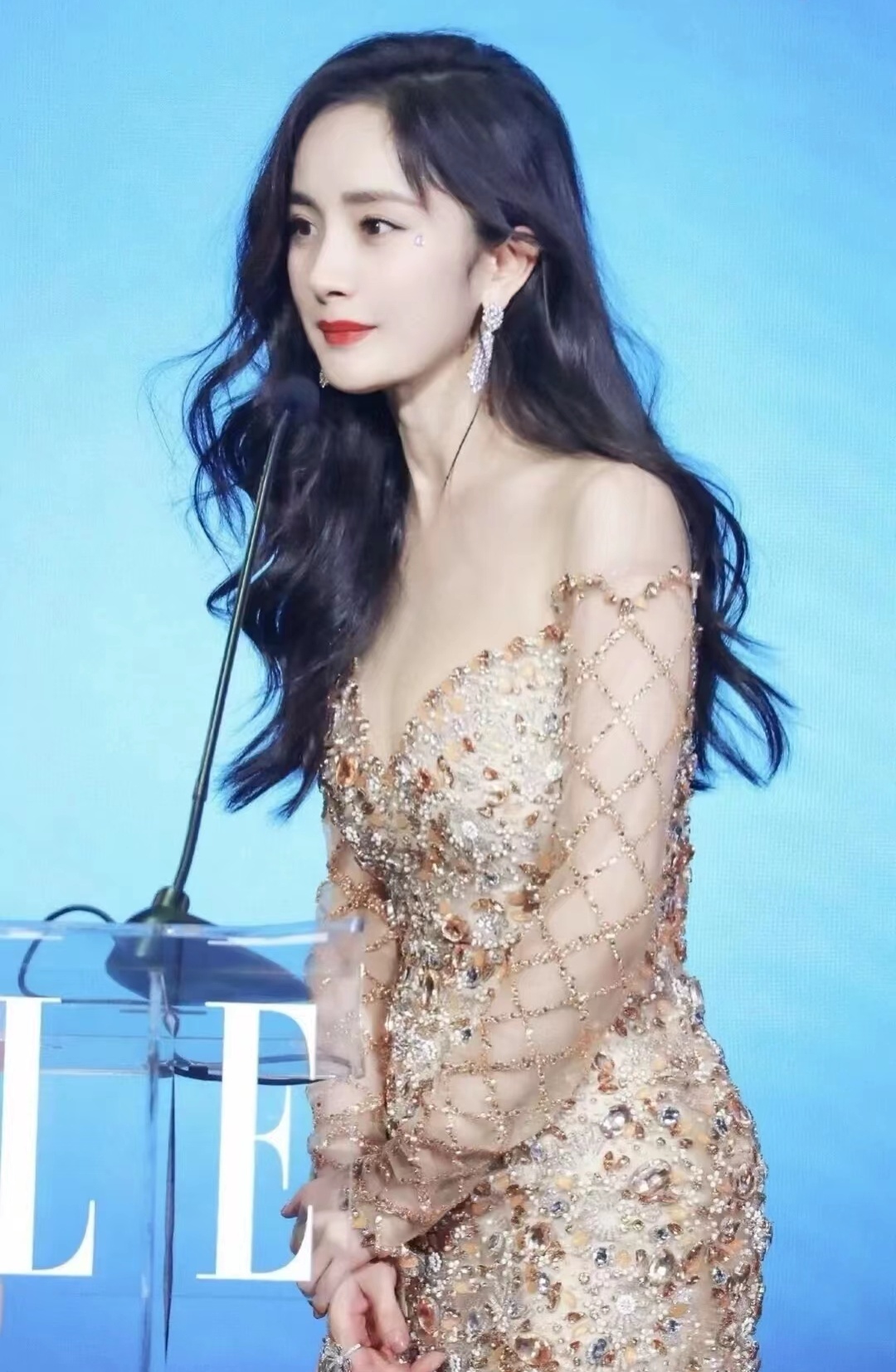 杨幂|聊一聊娱乐圈明星杨幂早年经历，欢迎朋友们关注、留言交流！