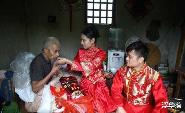 母亲重病,儿子照顾7年花费200多万,最后竟上诉,直言:不公平
