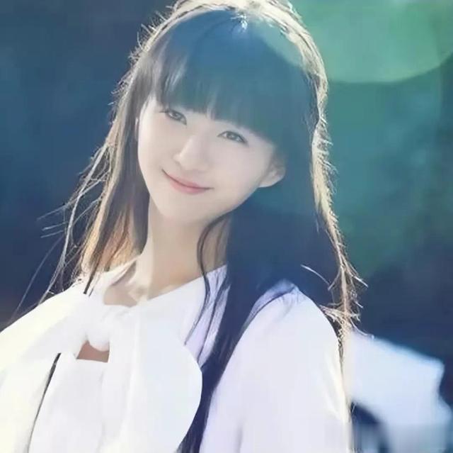 小彩旗|杨丽萍的小彩旗,14岁春晚一转成名似仙女,如今像换了个人