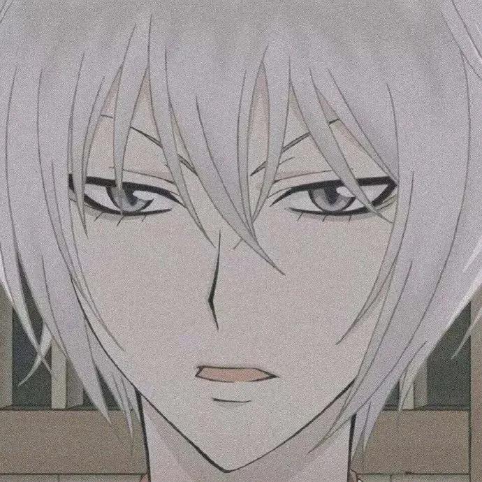 |动漫头像：你唯唯诺诺，她肆无忌惮