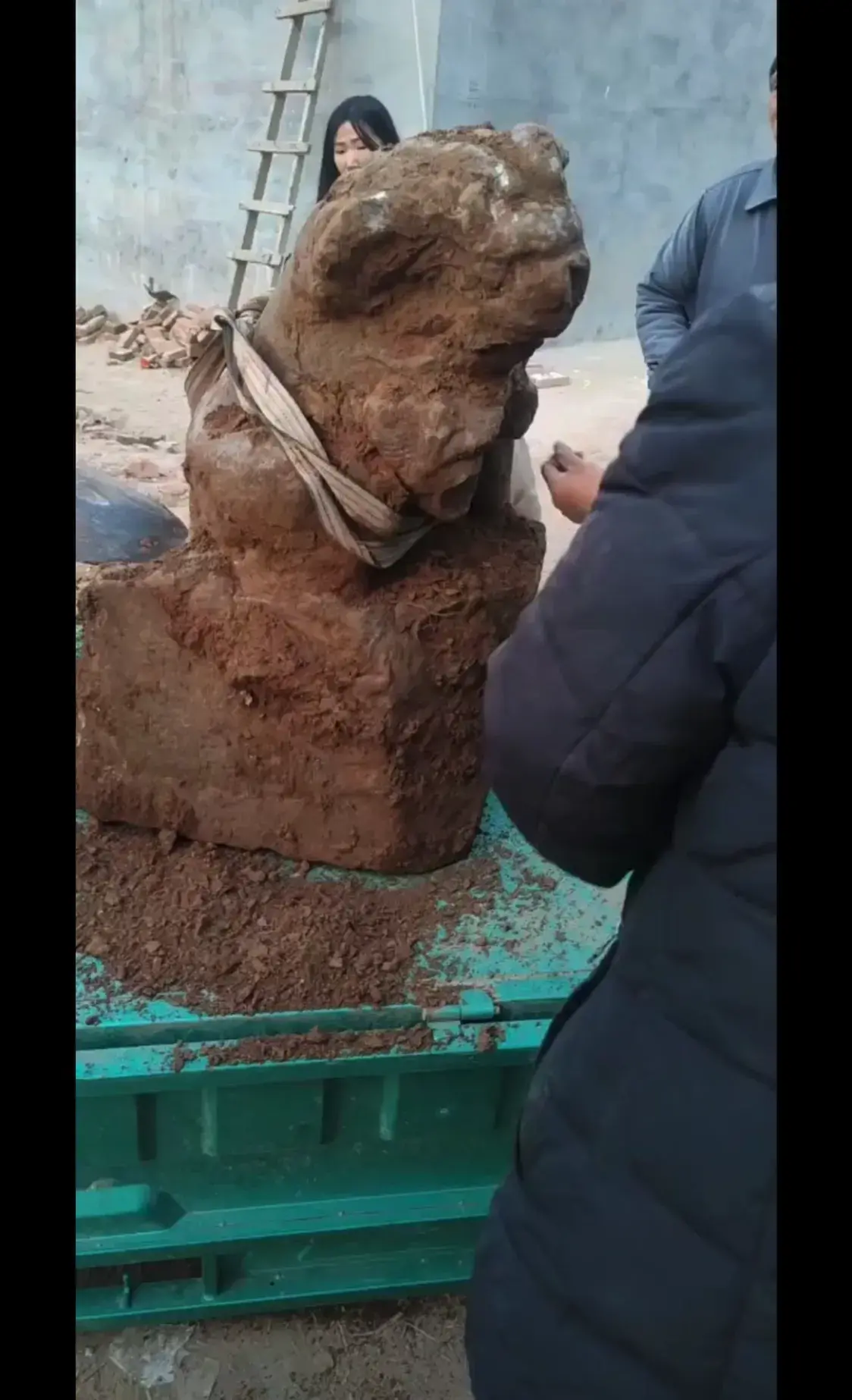 牧风芳华 男子建房挖出块大石头,网友:镇宅石兽