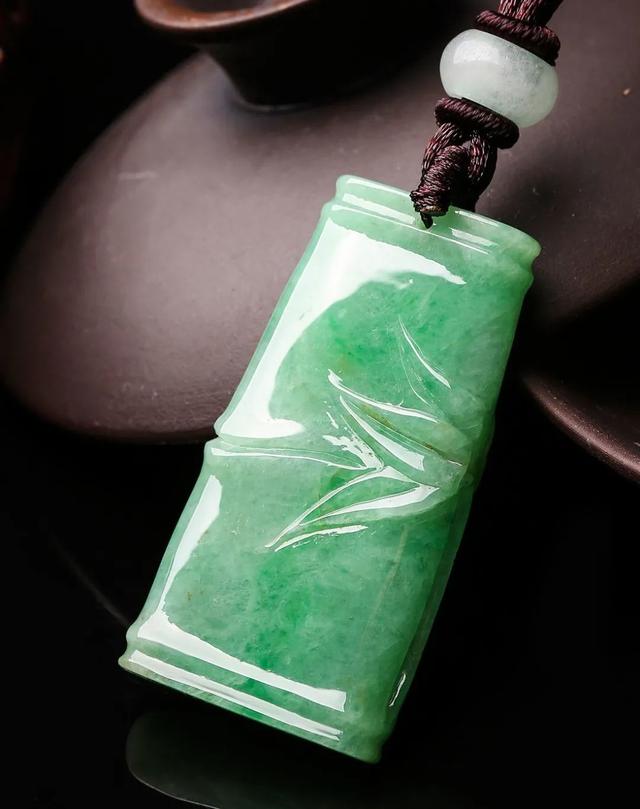 梅花五角|有志者事竟成,盼望事业有成的人适合佩戴哪些翡翠呢?