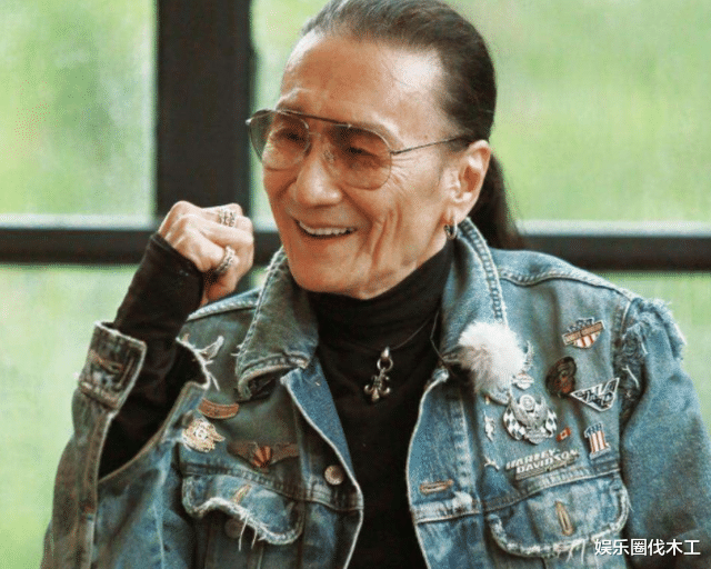 谢贤|85岁谢贤近况曝光：分手后，身边无儿女陪伴，只能找前妻解闷