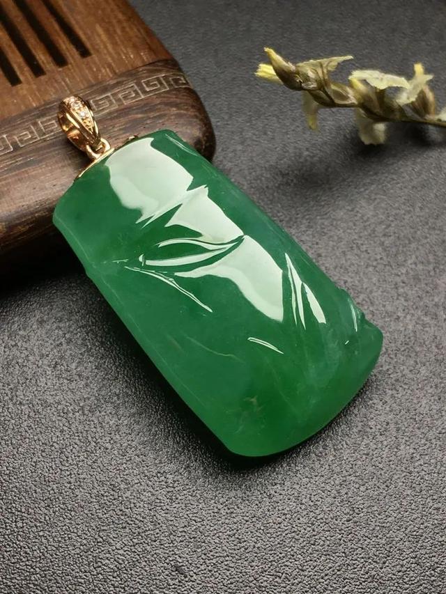 翡翠|男士佩戴翡翠的寓意,这几款翡翠彰显身份不失奢华!