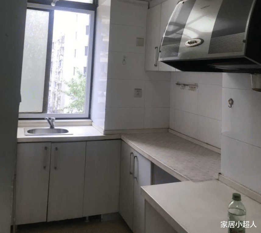 18平老房子借用公共区域，拥有超大卧室，二层还有小影院