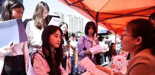 大学生|22年应届生迎来好消息，相关部门下发通知，大学生就业更容易了