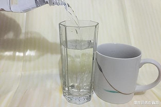 |“这么大的人了,怎么连喝水都不会?”别说别人,大概率也有你!