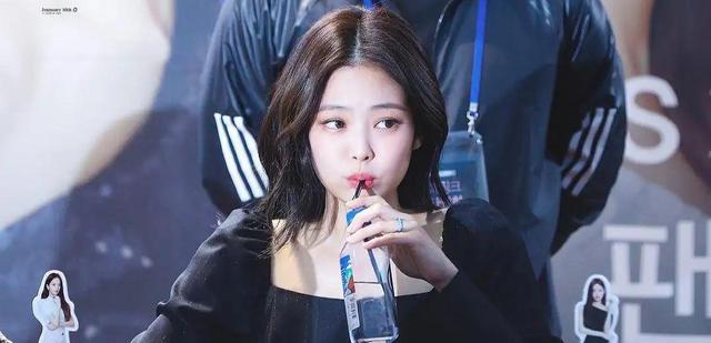 jennie|Jennie香港演唱被指划水，网友怒呛：不喜欢可以不来