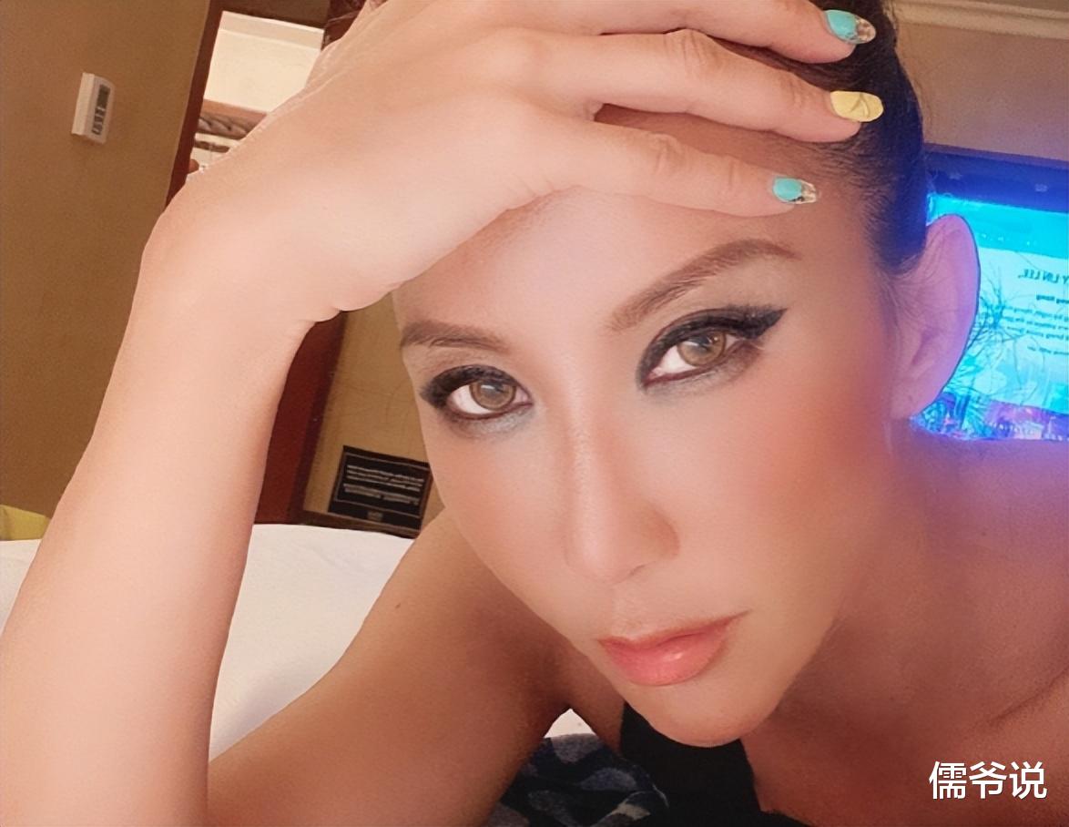 李玟|《中国好声音》导师李玟现场发飙，怒斥节目有黑幕，随后又发文称是误会