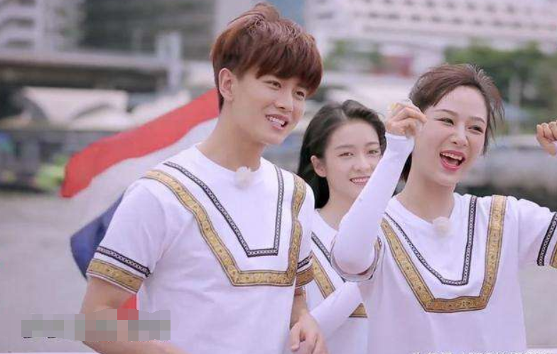 任嘉伦|有一种“合影”叫任嘉伦，跟谁都是保持距离，唯独对她藏不住爱意