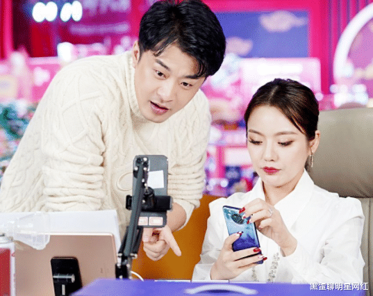 |网红辛巴呵斥女徒弟，放话：“给你台阶，别赛脸”，对方委屈落泪