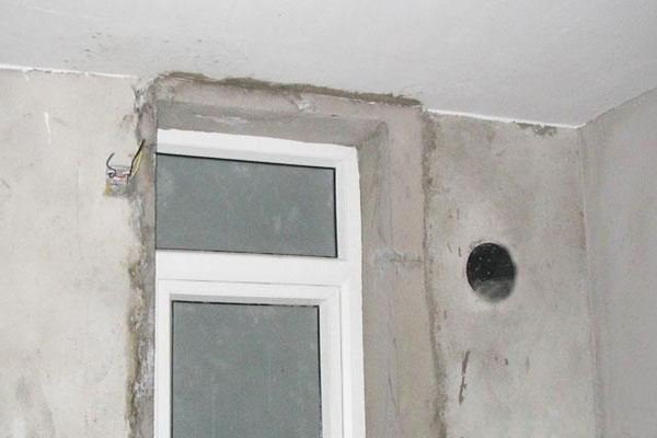 为什么那么多人在卫生间墙上打孔，听内行人分析，才知作用这么大