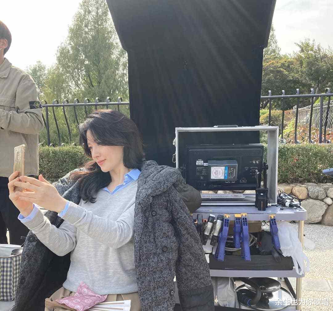 李英爱|李英爱亮相环保时尚活动，状态好到令人惊艳！