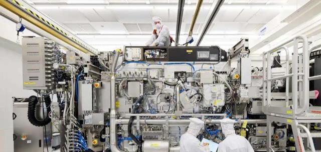 台积电|不止关闭EUV光刻机，台积电传来消息，被四大客户砍单