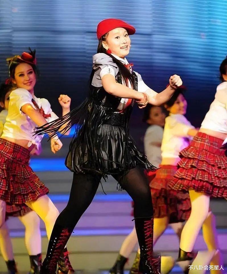 赵本山|43岁赵玉芳：爸爸是赵本山，带3百万嫁普通人，是最省心的孩子