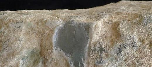 翡翠|13种翡翠原石灯下现原形