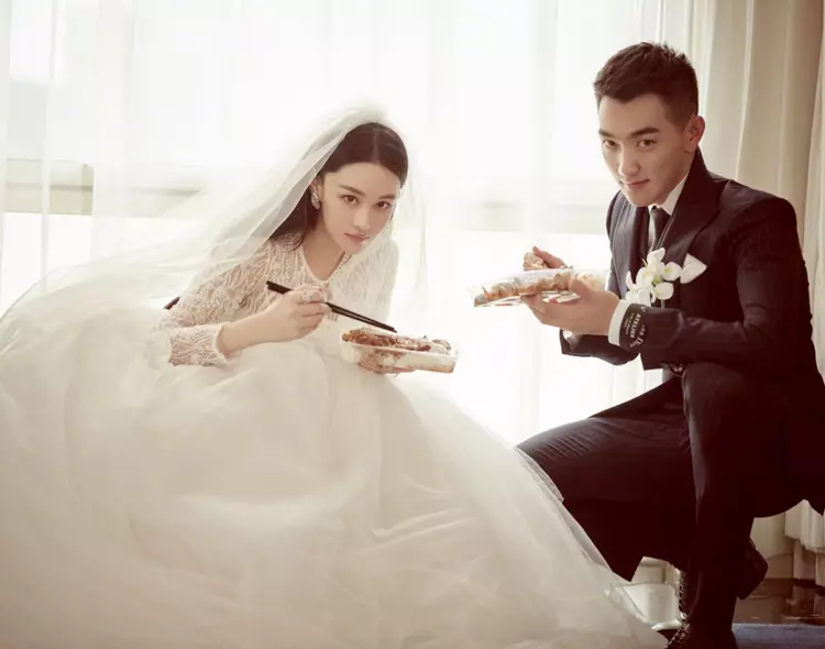 张馨予|张馨予收入六千万,爱上工资五千的何捷,何捷父亲:戏子不适合