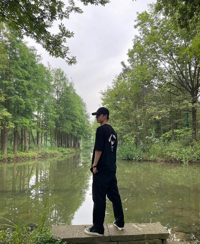 杭州|一张照片引发的绝佳旅游宣传:野生景区推广大使王一博很给力