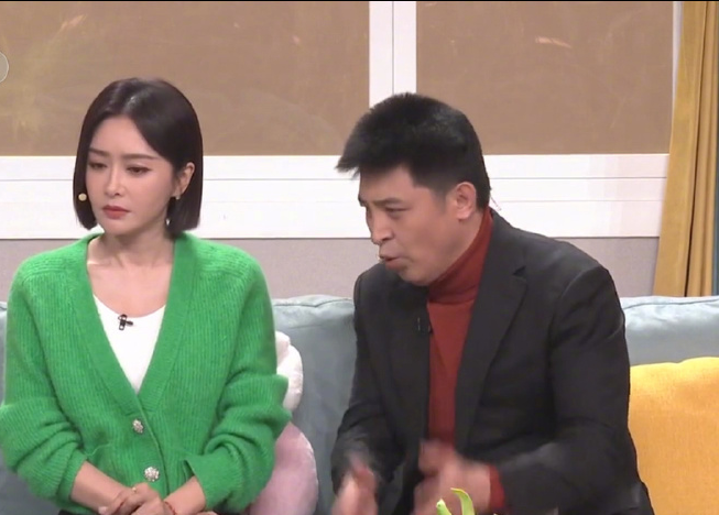 蒋依依|43岁秦岚带病上春晚!声音沙哑坚持演出,结尾亲吻孙涛引热议