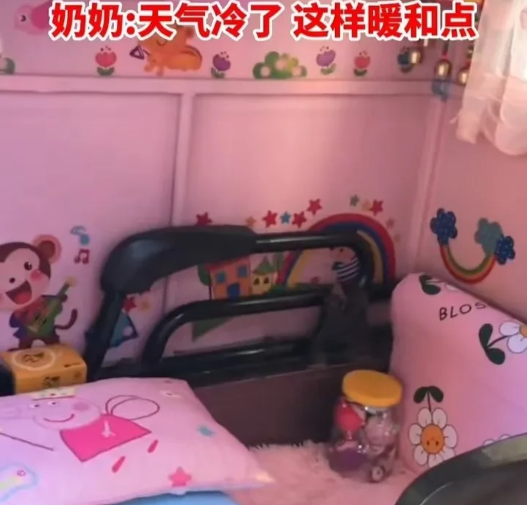 老人能有多宠孙辈?湖北奶奶怕孙女冷,将三轮车改造成“公主房”