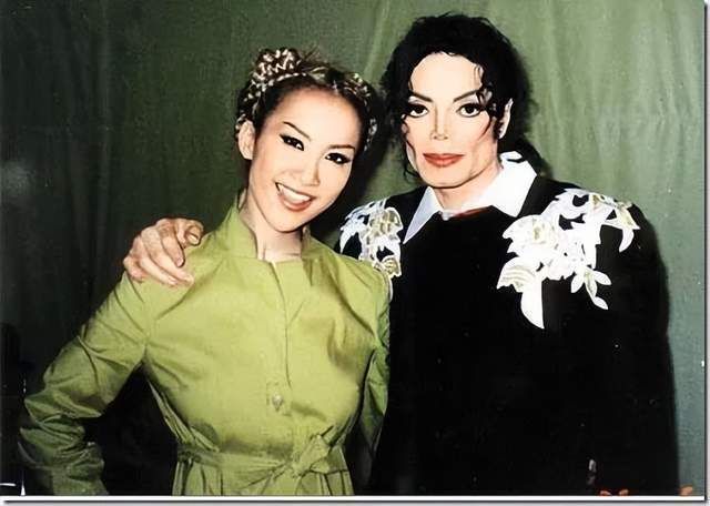 李玟|卖弄性感三十年，没人敢骂她