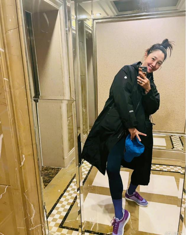白百何|白百何体重过百首曝光，晒照自嘲小腿肌肉比大腿粗，网友：仍显瘦