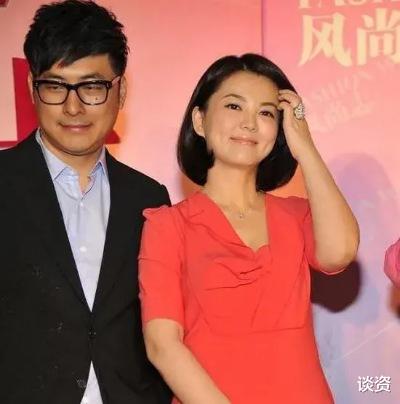 柳岩|李湘与女儿看秀，母女二人阔气十足，戴超大鸽子钻戒和170万手表
