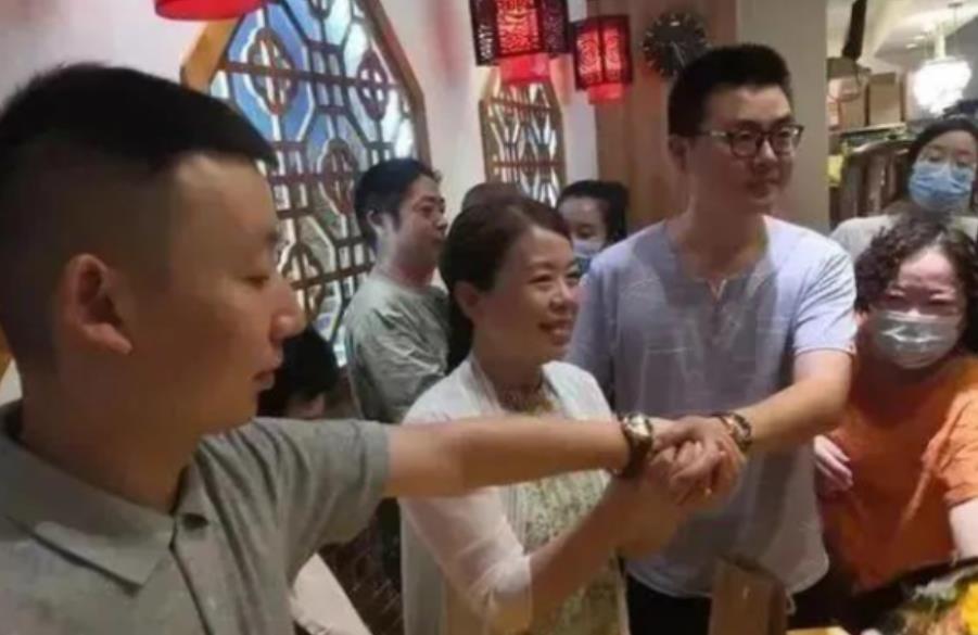 没救了!曝北海舅舅粉丝群带头投篮云昊,云昊直播中透露对方为人