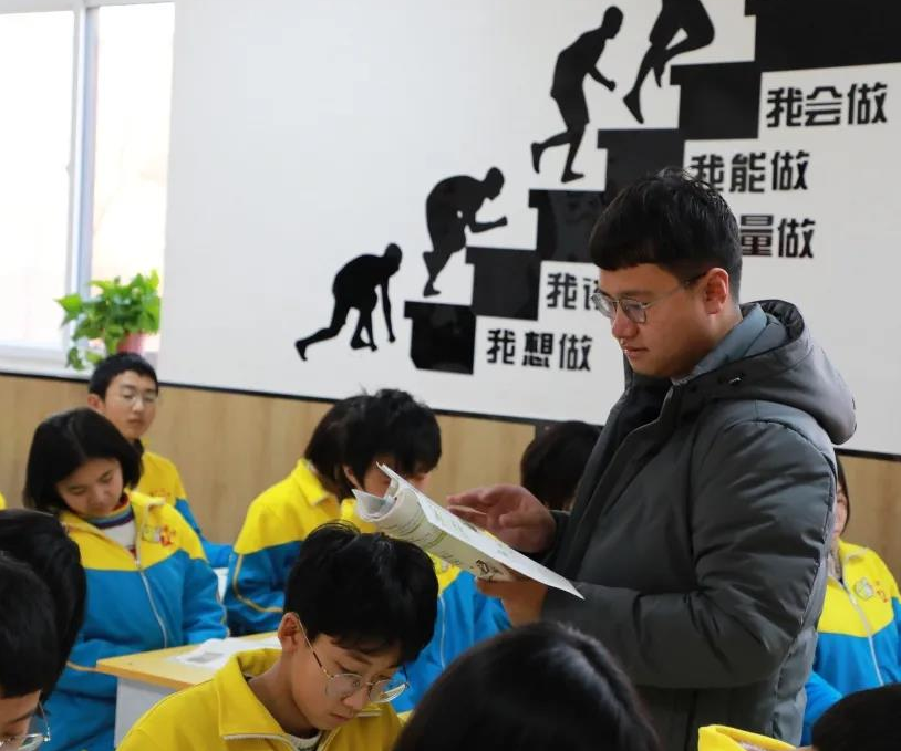 招聘|阴盛阳衰,中小学教师男女比例失调,什么因素使男生不愿做老师