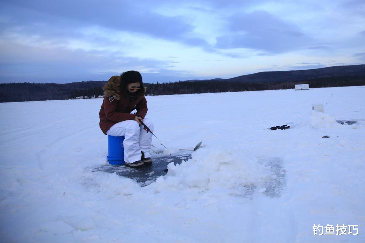 |冬季钓鱼,温度是影响鱼口的主要因素,除此之外,还有哪些因素?