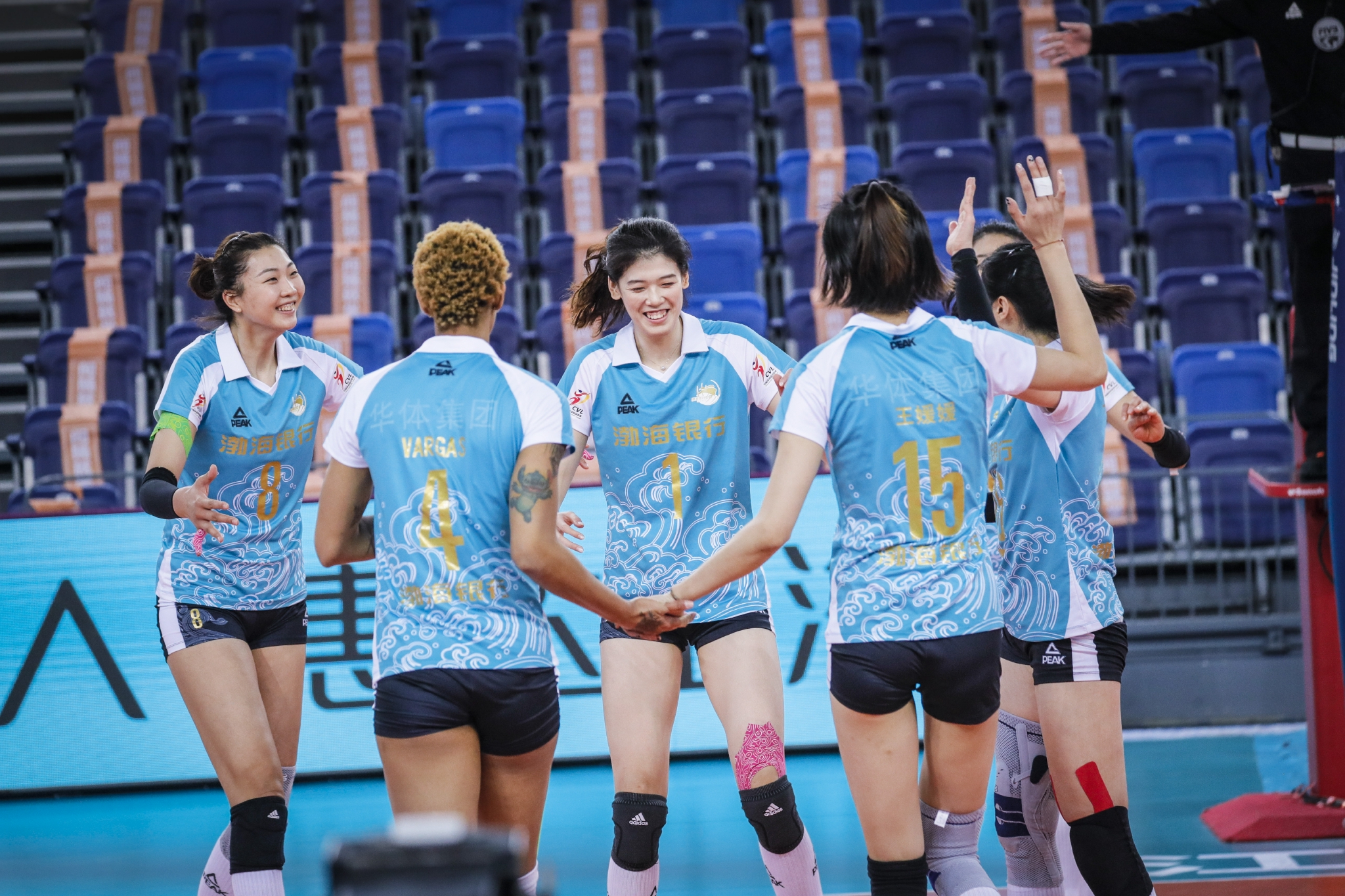 上海女排|上海女排1: 2被淘汰，津苏再次会师决赛，“青春风暴”太出色