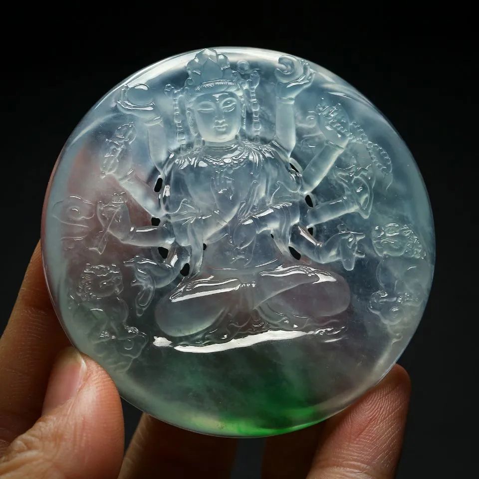 翡翠|翡翠玉雕中的巧色，分色，俏色你分清楚了吗