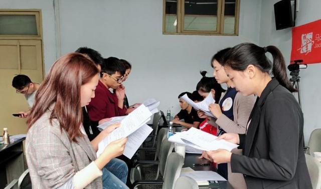 护士|婆婆眼中的“理想型”儿媳,护士竟不再受宠,榜首铁饭碗最受欢迎