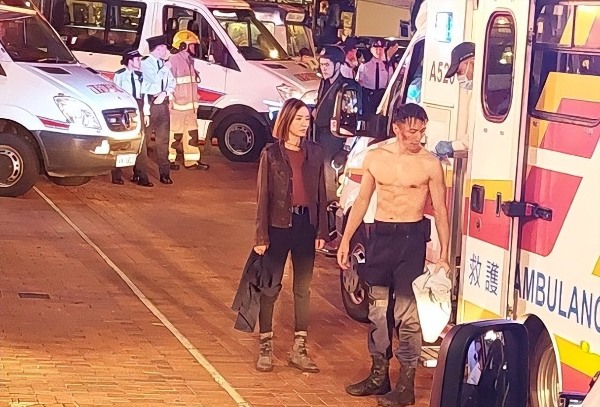 谢霆锋|谢霆锋现身街头拍戏,网友撞见他跟张柏芝